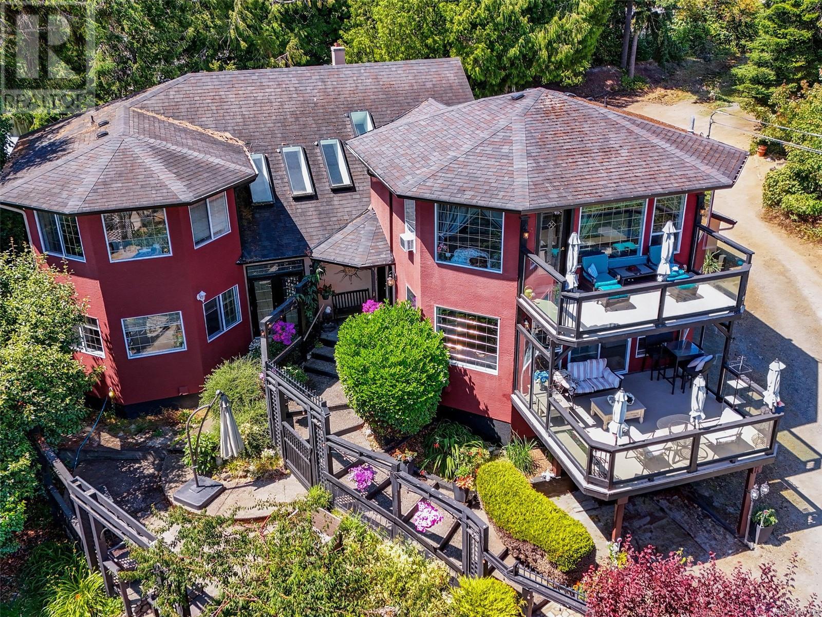 8626 Lochside Dr, North Saanich, BC V8L 1M7