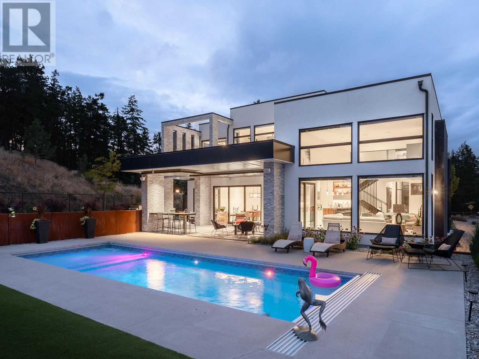 722 Highpointe Pl, Kelowna, BC V1V 2Y3