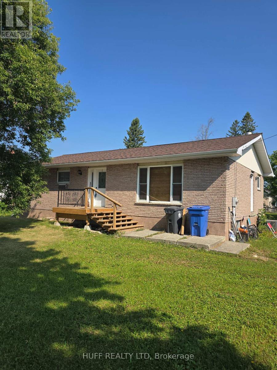 95 6th Ave, Englehart, ON P0J 1H0