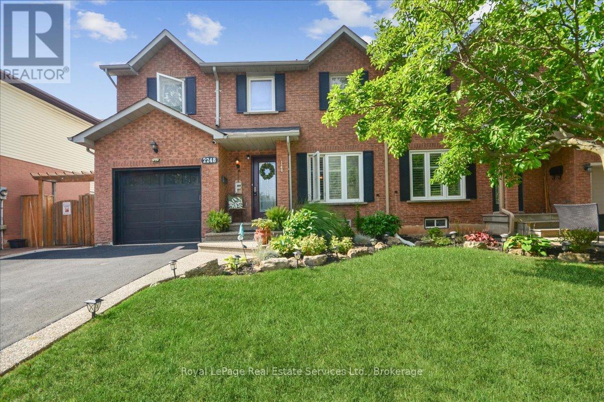 2248 Maclennan Dr, Oakville, ON L6H 5K1