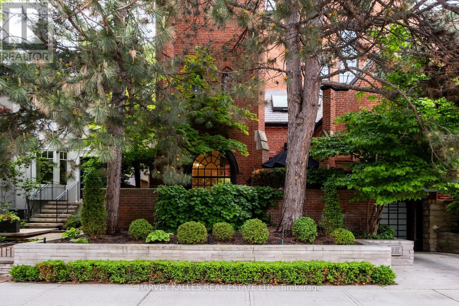 3 12 Macpherson Ave, Toronto, ON M5R 1W8