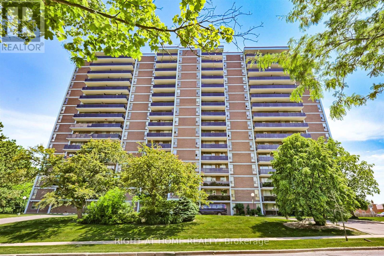 812 235 Grandravine Dr, Toronto, ON M3N 1J2