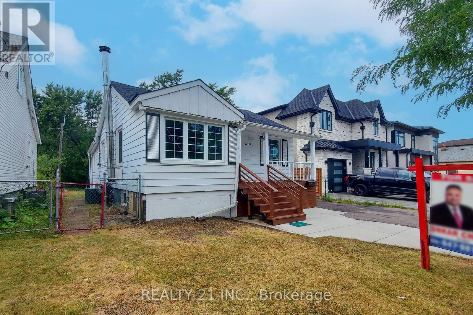 3131 Churchill Ave, Mississauga, ON L4T 1R6