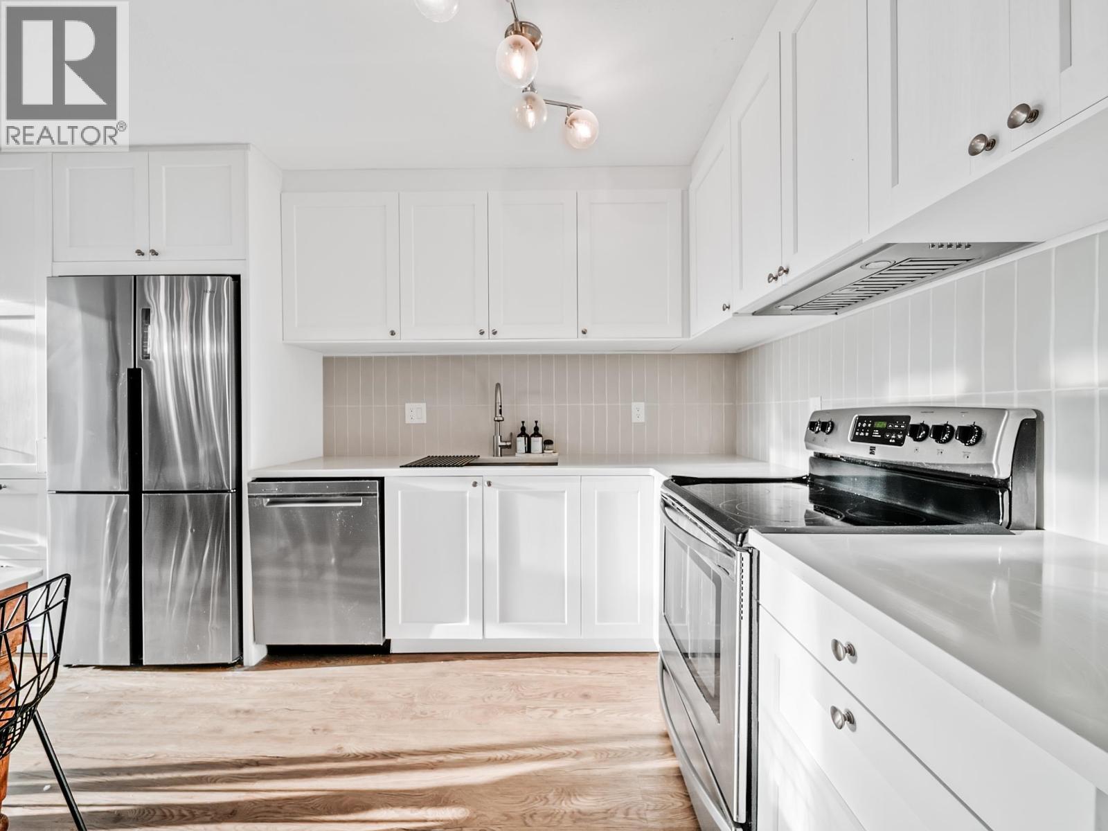 2509 Burian Dr, Coquitlam, BC V3K 5W8