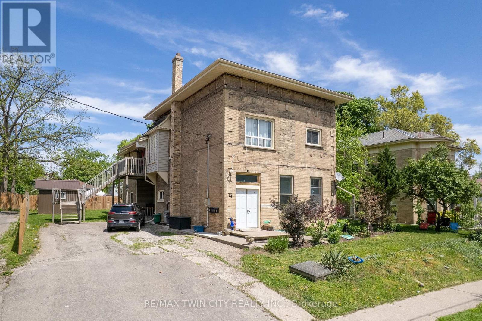 84 Sheridan St, Brantford, ON N3T 2R4