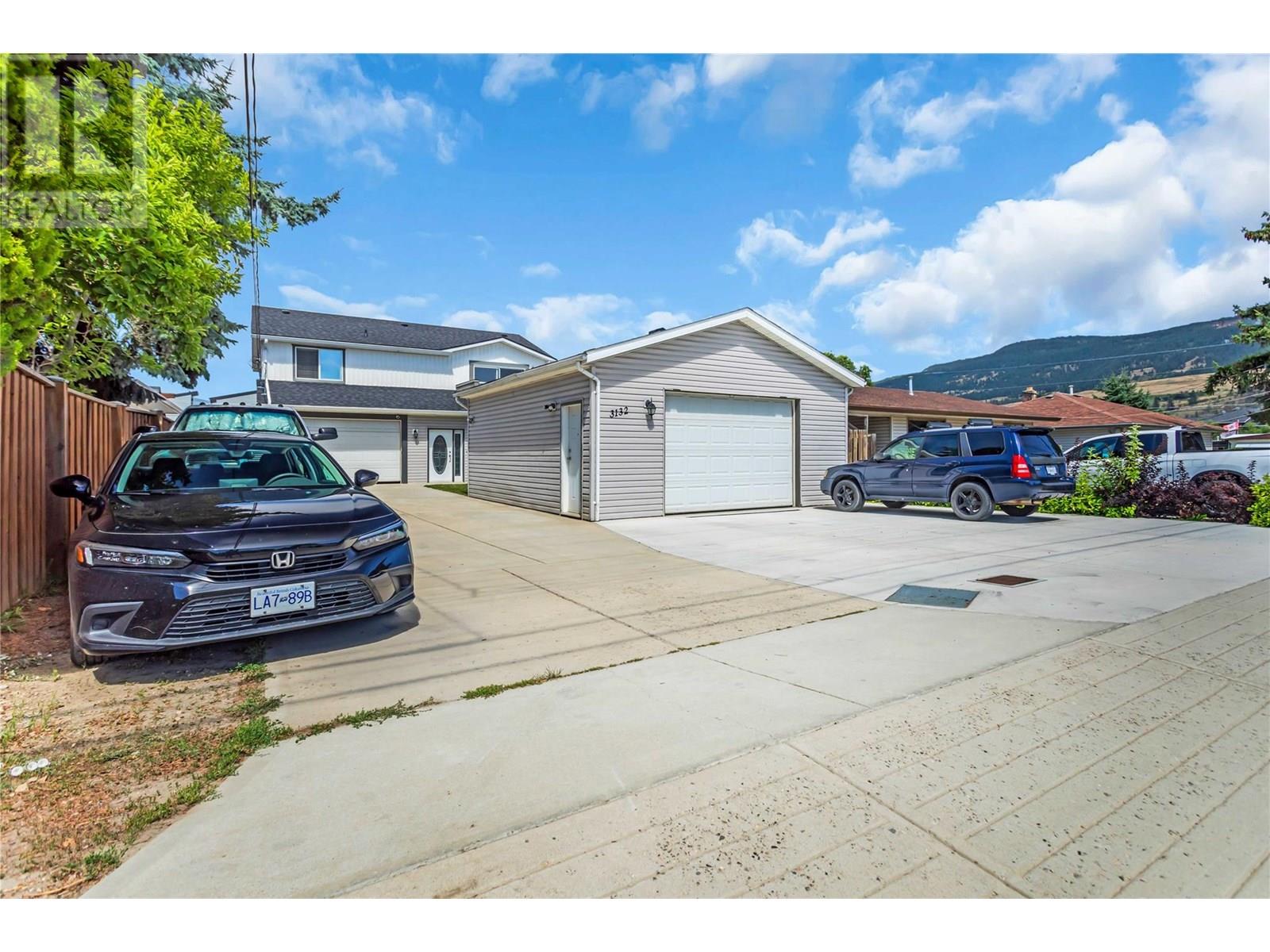 3132 Woodsdale Rd, Lake Country, BC V4V 1X8