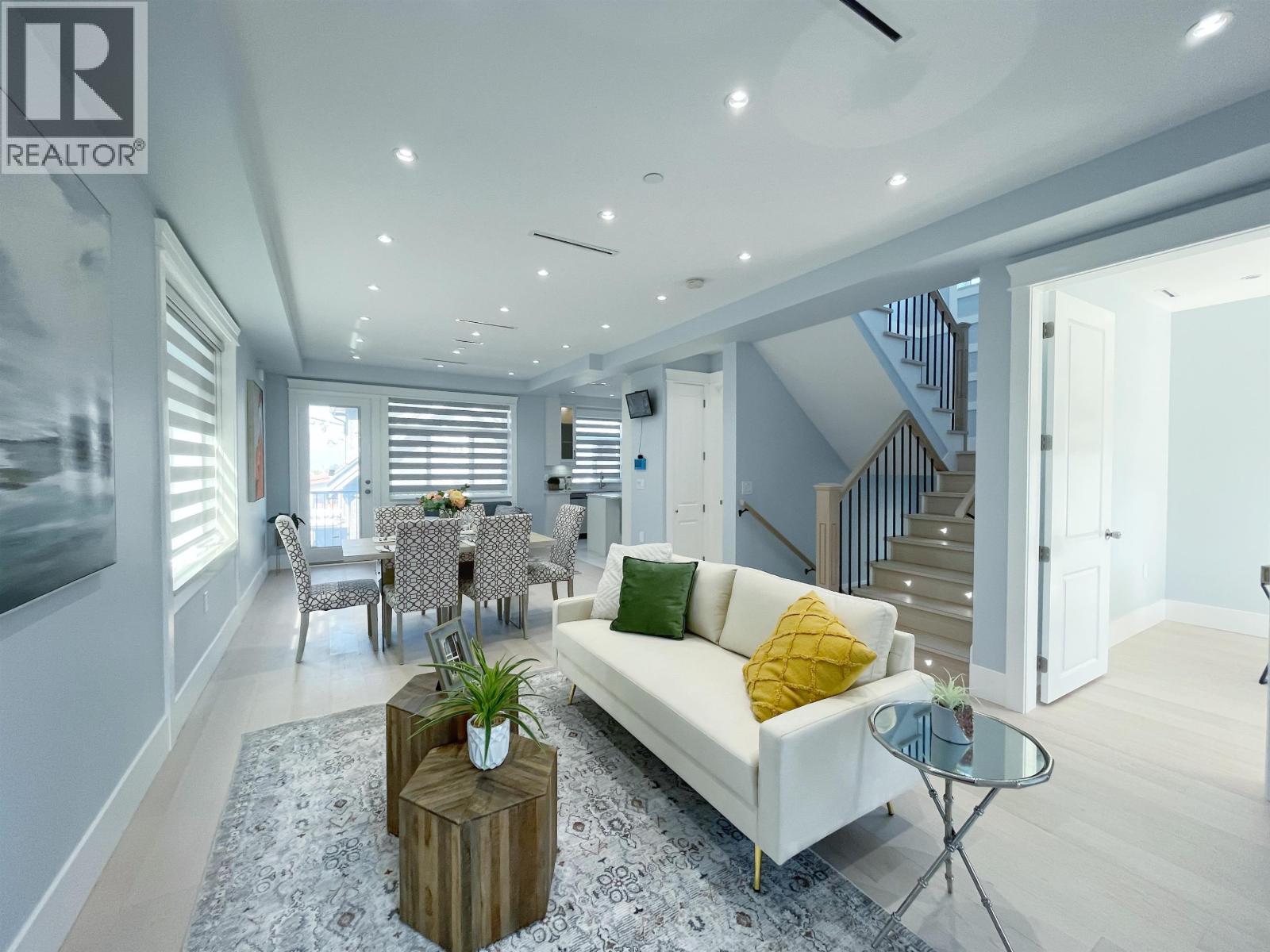 3275 E 20th Ave, Vancouver, BC V5M 2V6