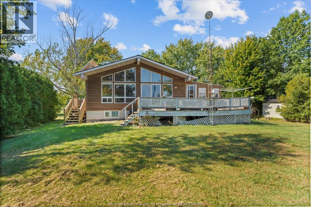 192 Lakeshore Dr, Leamington, ON N0P 2P0