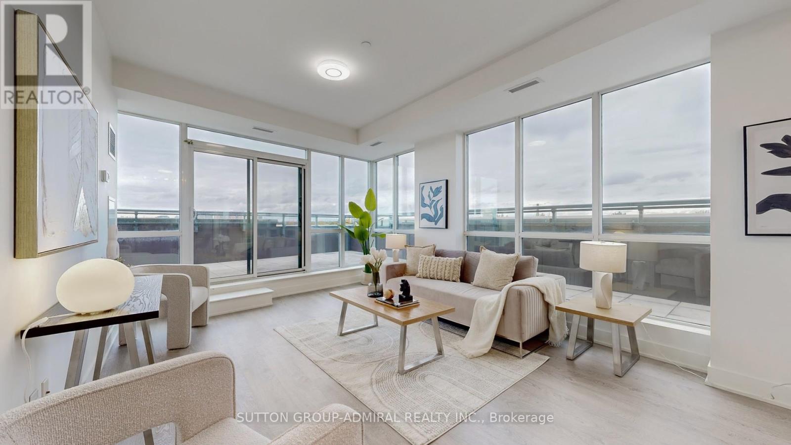 204-7608 Yonge St Ph11 St, Vaughan, ON L4J 1V9