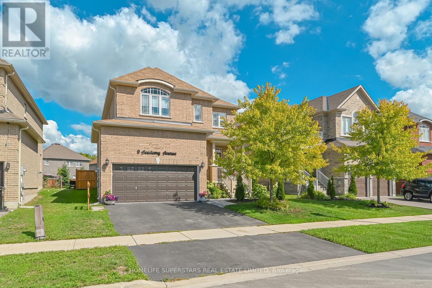 9 Academy Ave, Wasaga Beach, ON L9Z 1J4