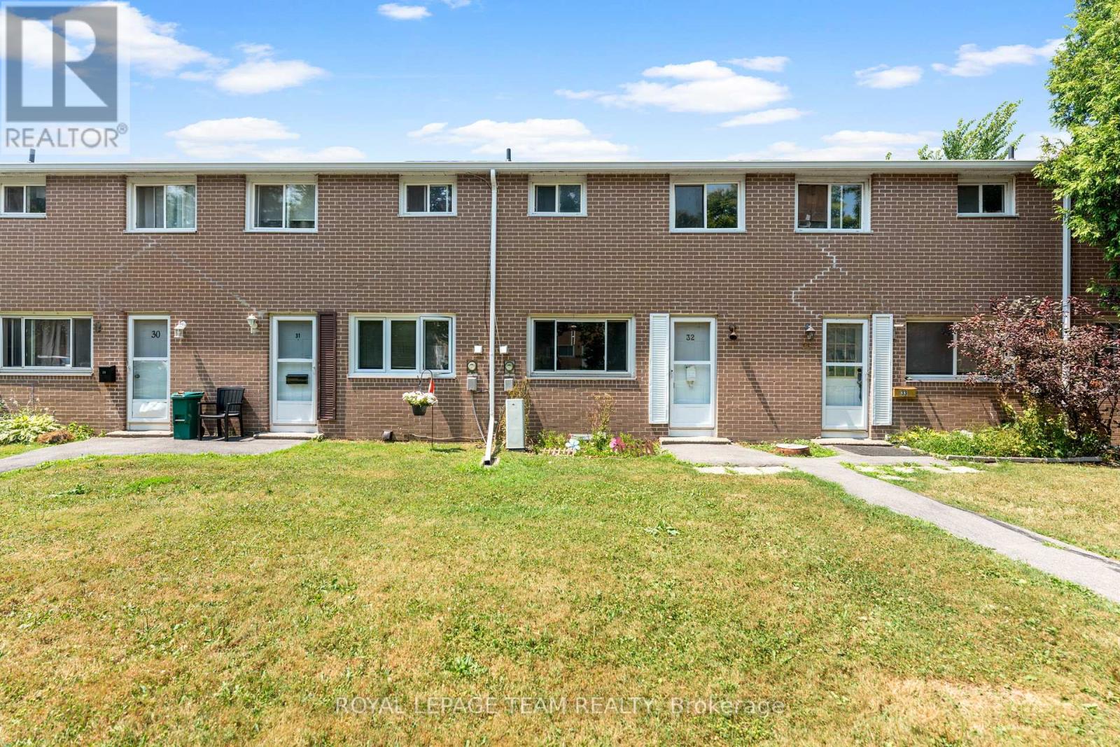 32 258 Queen Mary Rd, Kingston, ON K7M 2B2