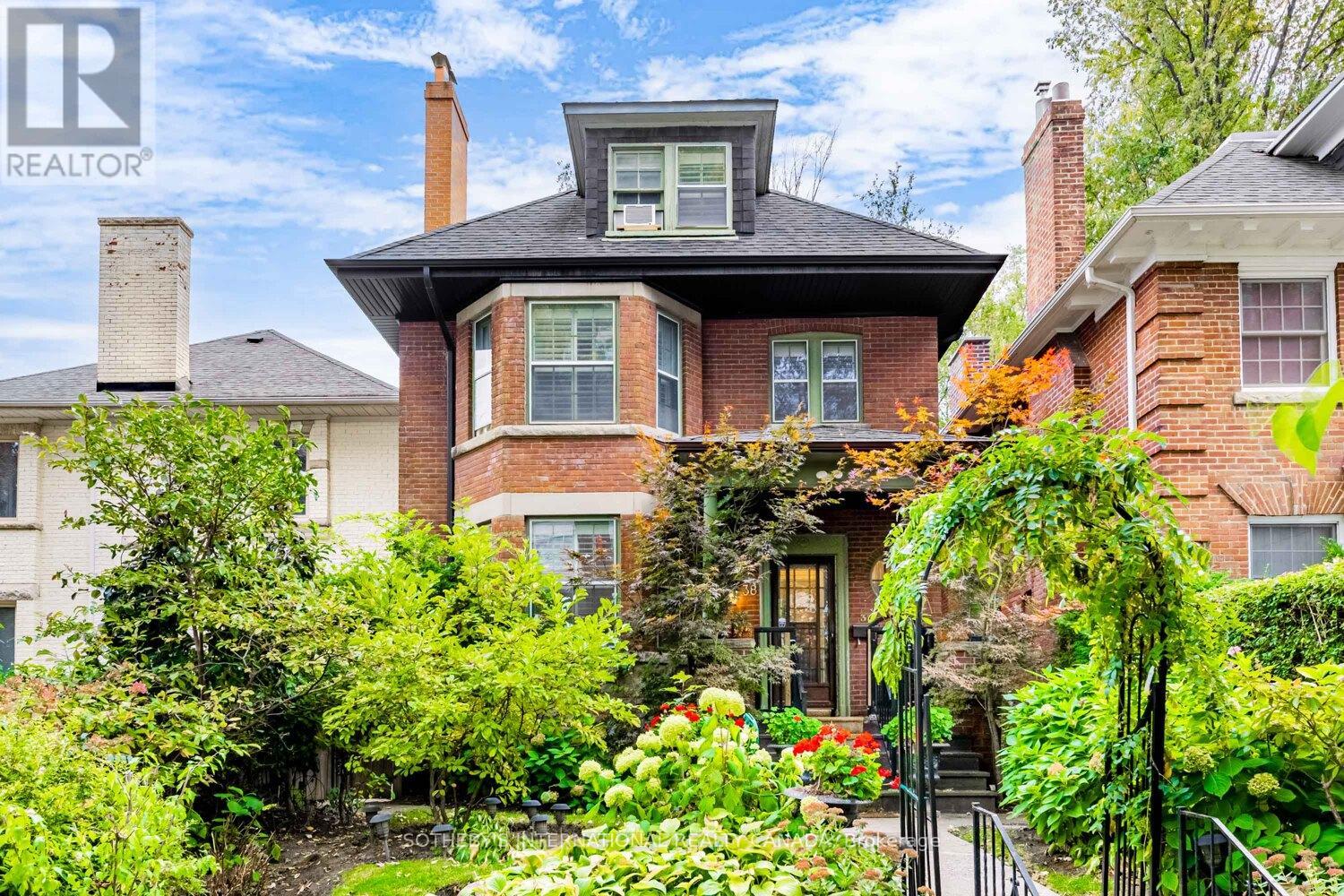 38 Foxbar Rd, Toronto, ON M4V 2G6