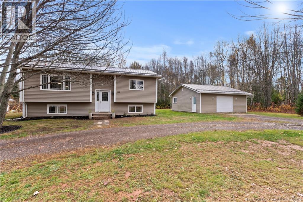 307 Arsenault Rd, Dieppe, NB E1A 7J5