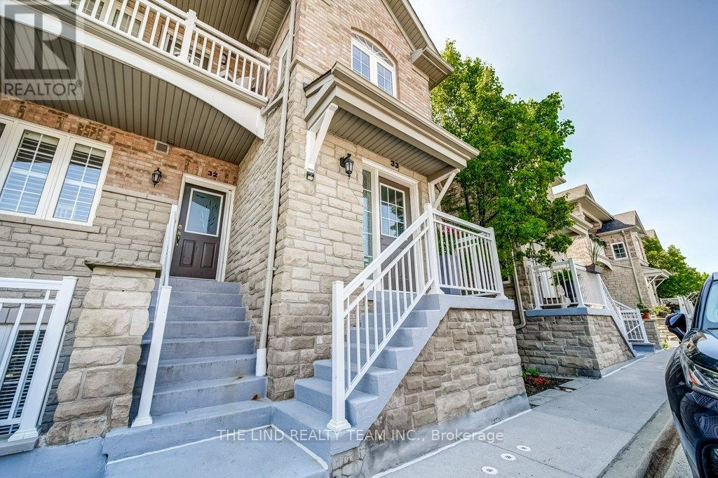 33 520 Silken Laumann Dr, Newmarket, ON L3X 2S7