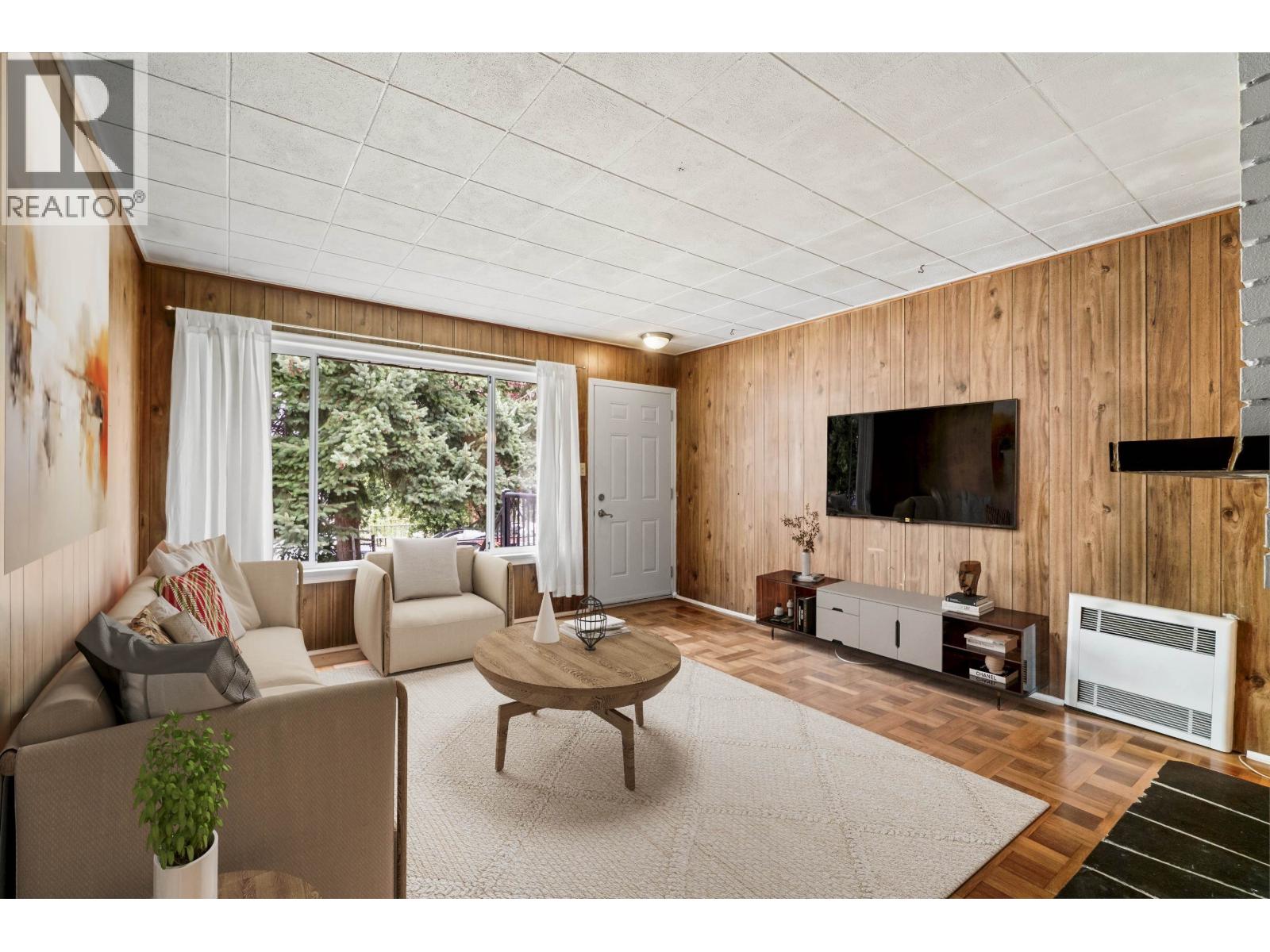 837 Windermere St, Vancouver, BC V5K 4J5