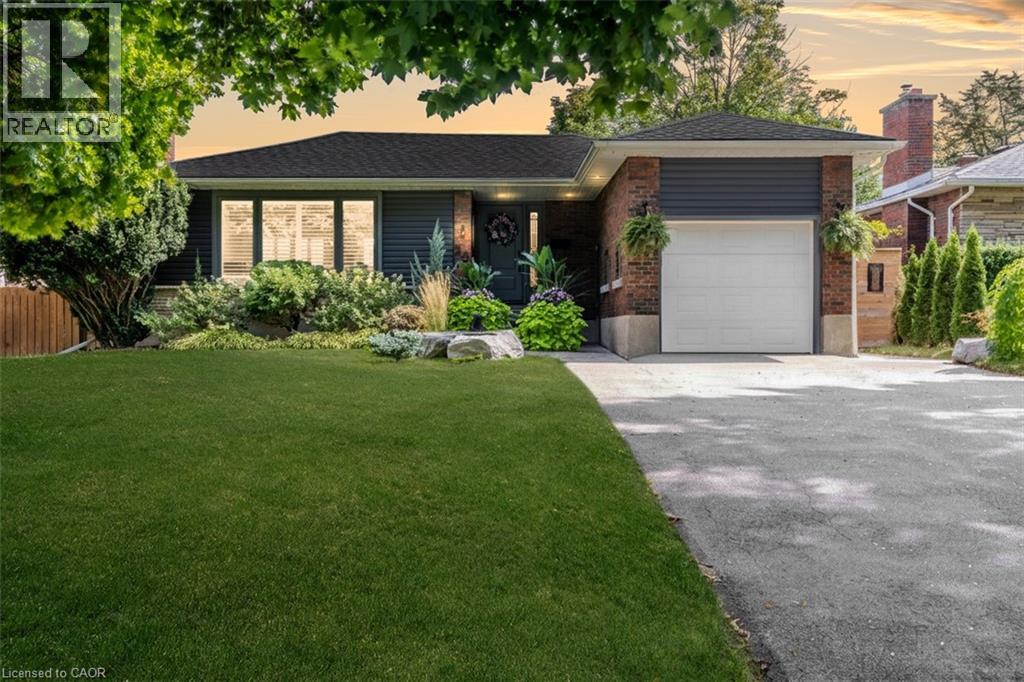 23 W Hampton Rd, St. Catharines, ON L2T 3E6