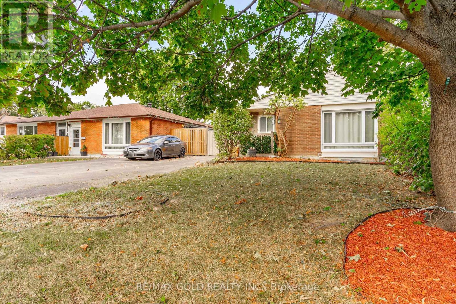 4 Deeside Cres, Brampton, ON L6T 3L7