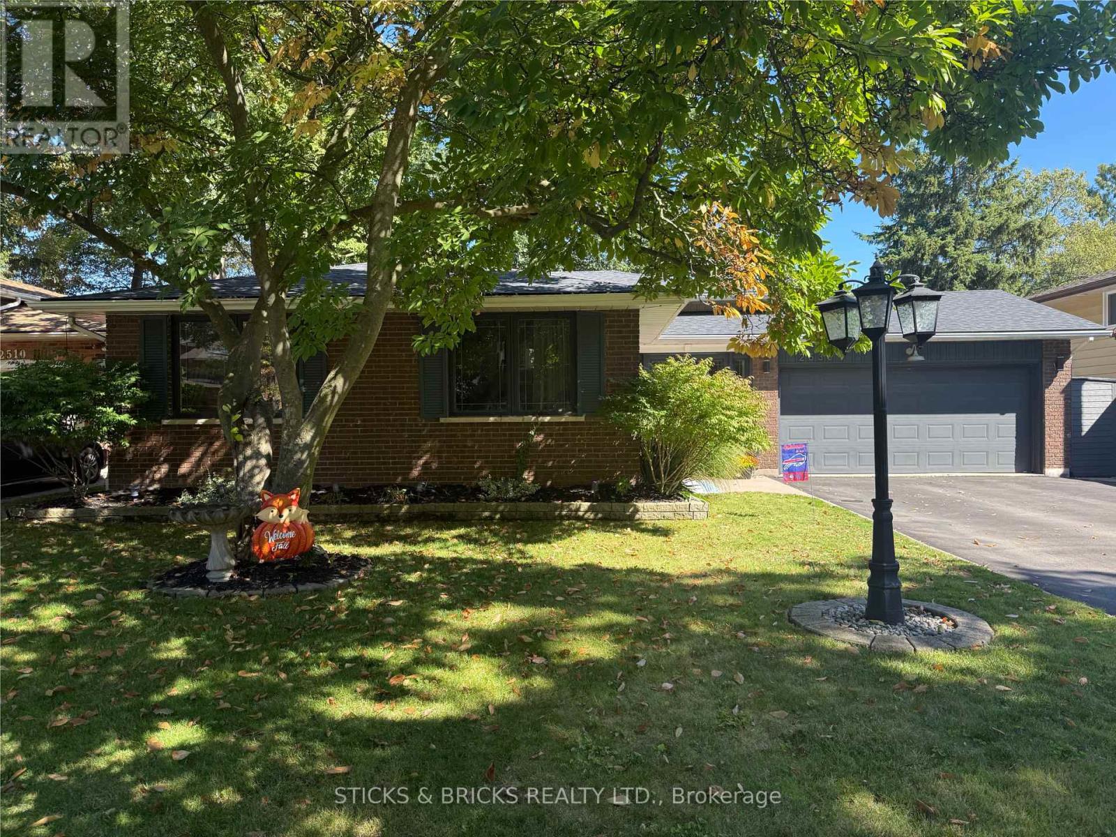 2530 Dorchester Rd, Niagara Falls, ON L2J 2Y8