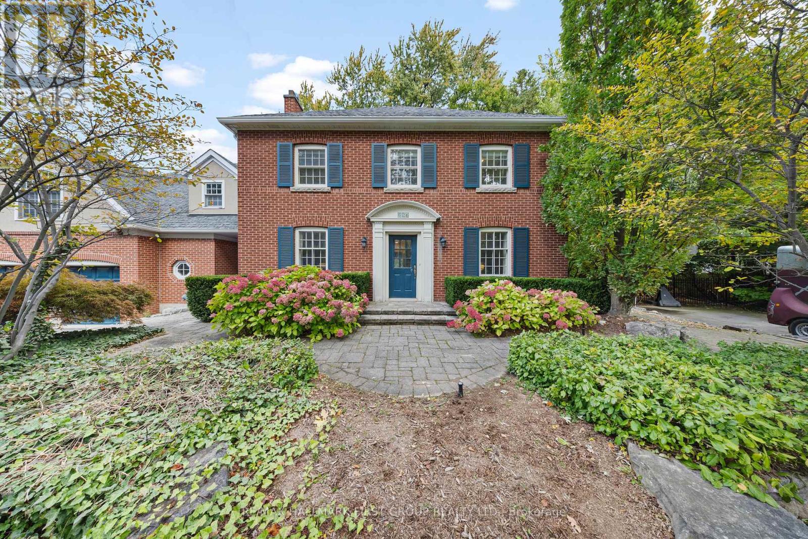 257 Roseland Cres, Burlington, ON L7N 1S4