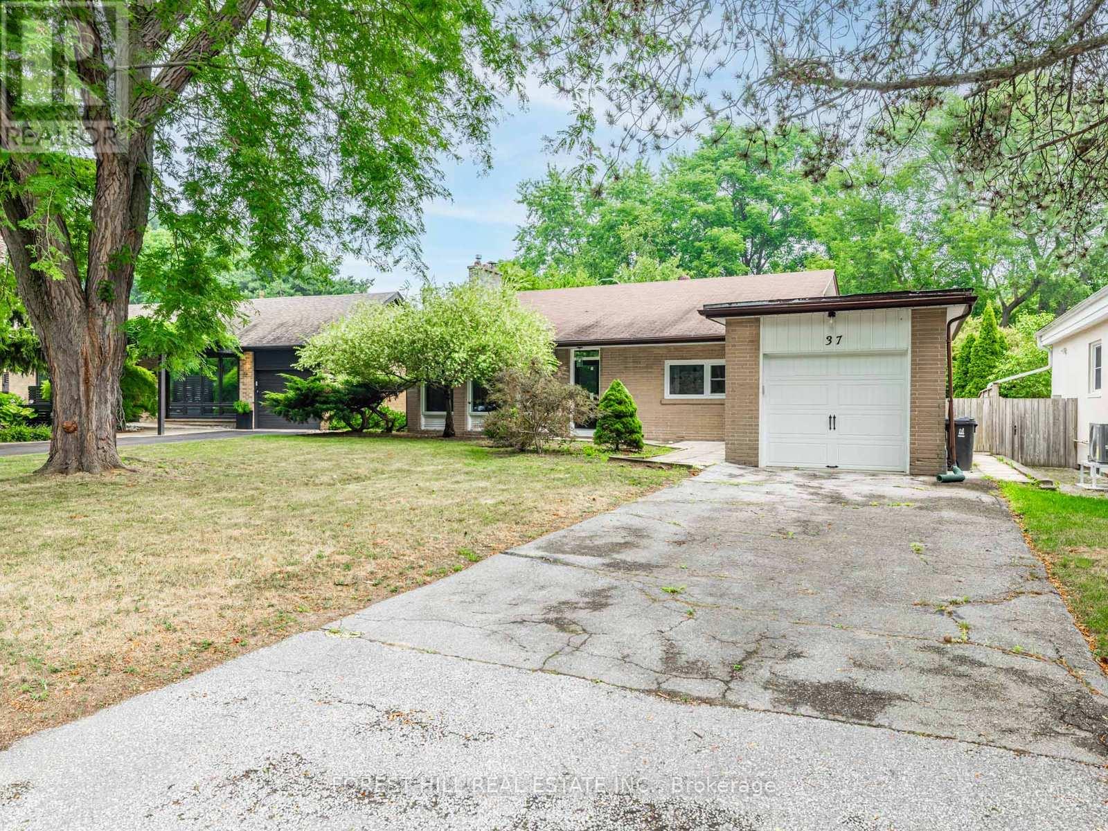 37 Farmcote Rd, Toronto Banbury-don Mills, ON M3B 2Z6