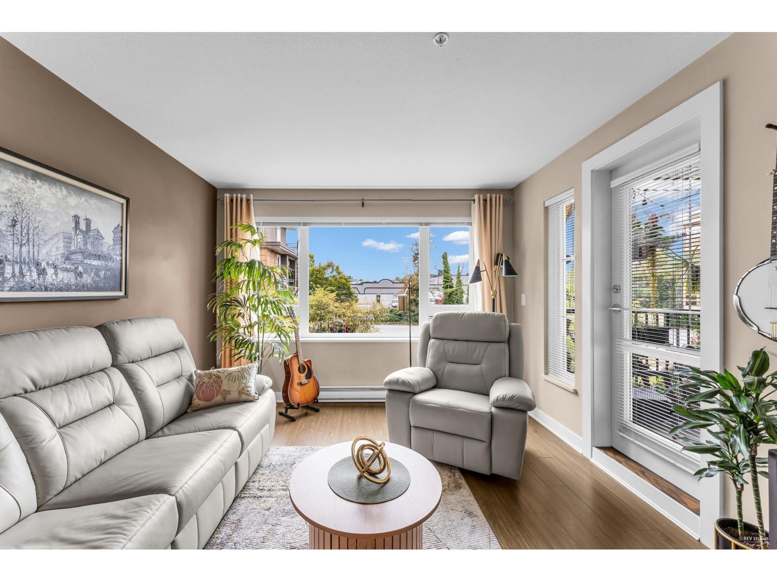 13740 75a Avenue Unit 204, Surrey, BC V3W 0E8