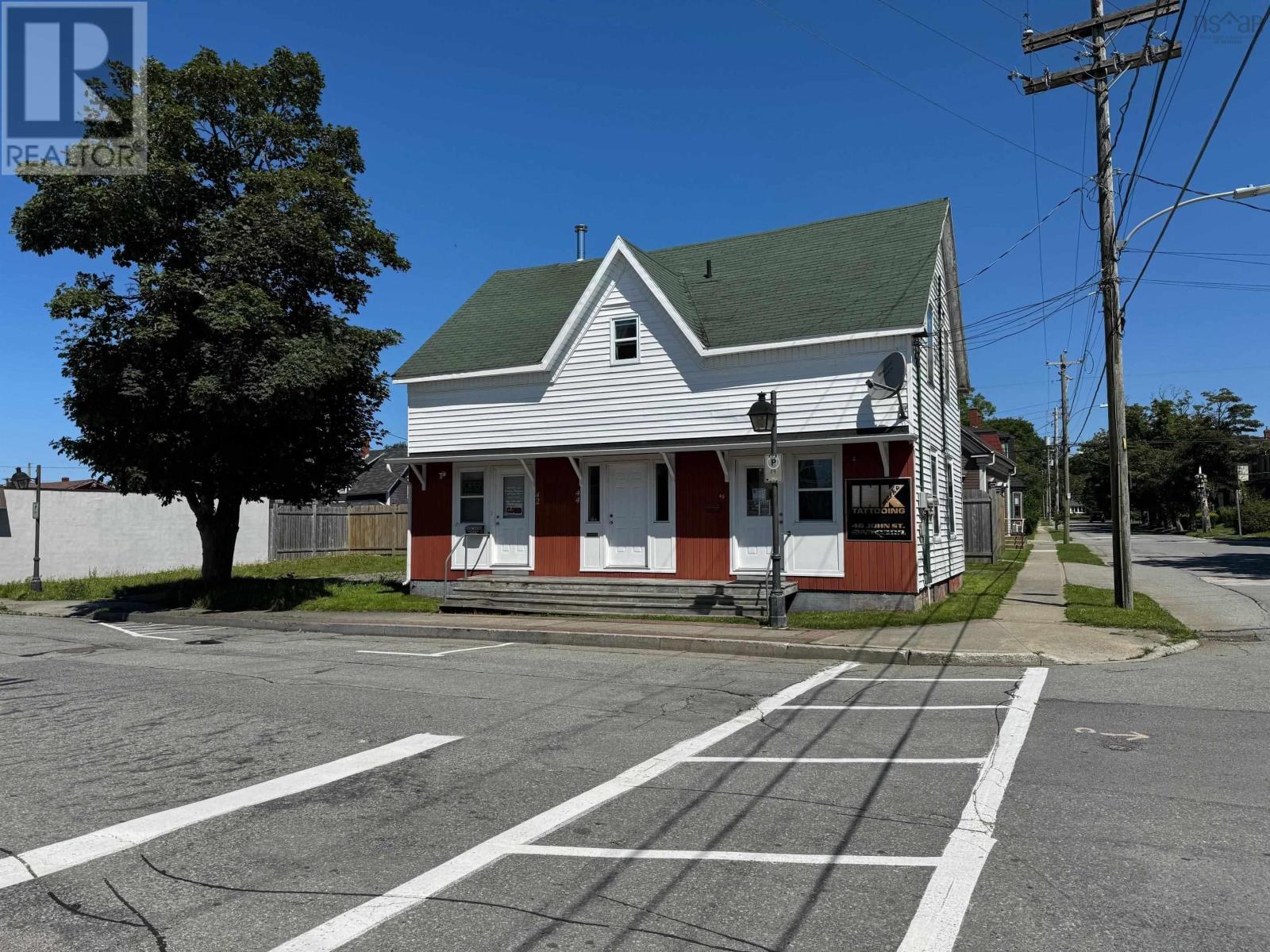 16 Willow Street42 44 46 John St, Yarmouth, NS B5A 1V1
