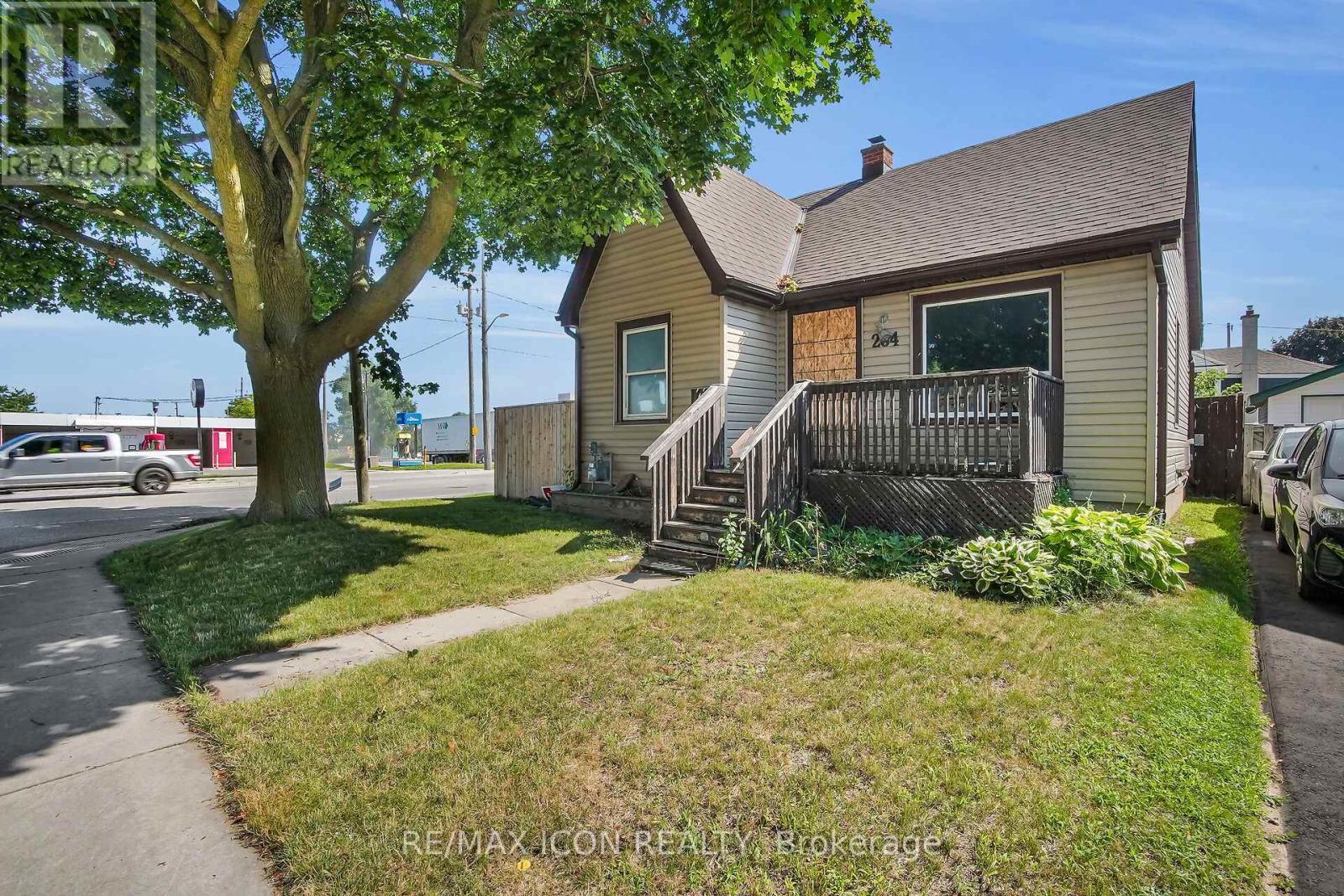 284 Sanders St, London, ON N5Z 2T2