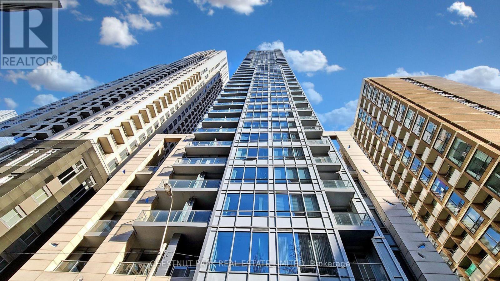 1204 21 Balmuto St, Toronto, ON M4Y 1W4