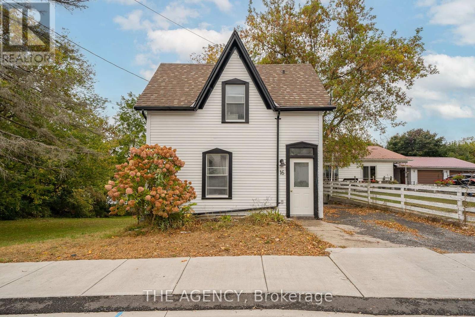 16 Elks St, Prince Edward County Picton Ward, ON K0K 2T0