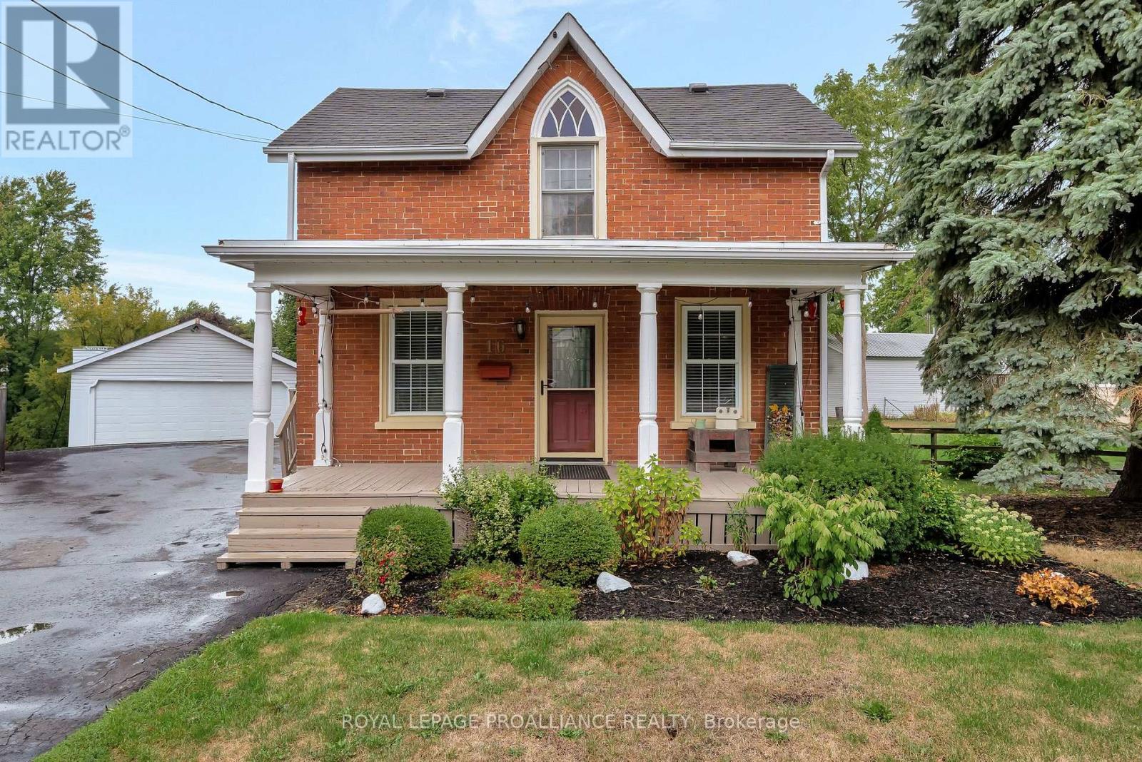 16 Benjamin St, Belleville, ON K8P 1P7