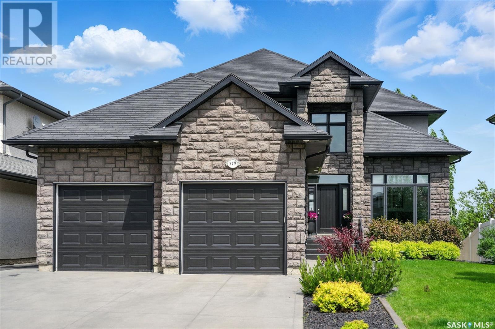 739 Beechdale Way, Saskatoon, SK S7V 0A5
