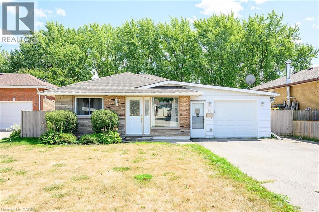 24 Oxford St, Brantford, ON N3R 5C6