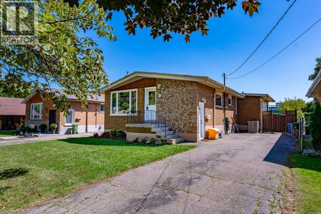 67 Deschene Ave, Hamilton, ON L9A 3J8