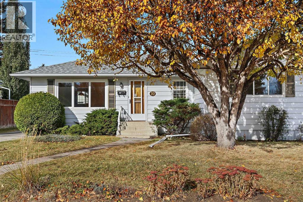 10 Glamorgan Dr SW, Calgary, AB T3E 4Z2