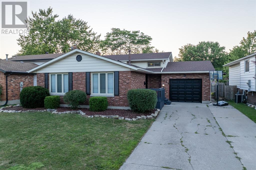 1254 Errol Rd E, Sarnia, ON N7S 5L3