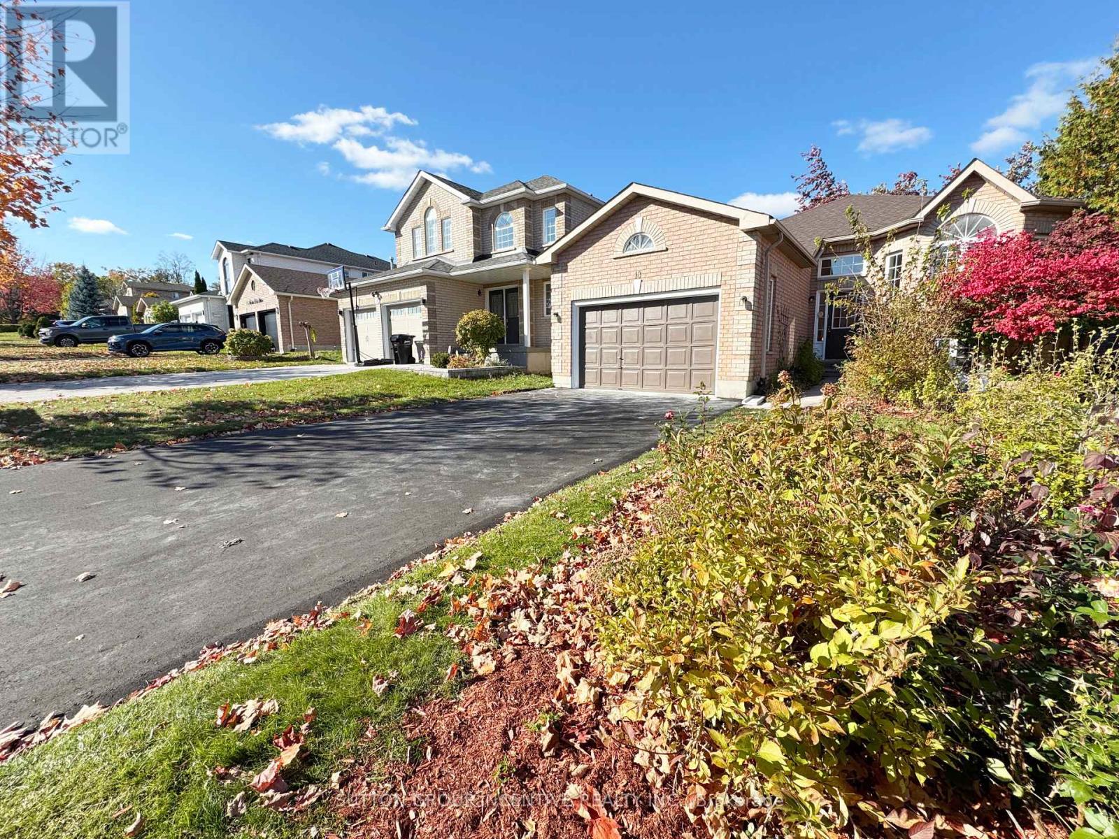 18 Forest Dale Dr, Barrie, ON L4M 6M5