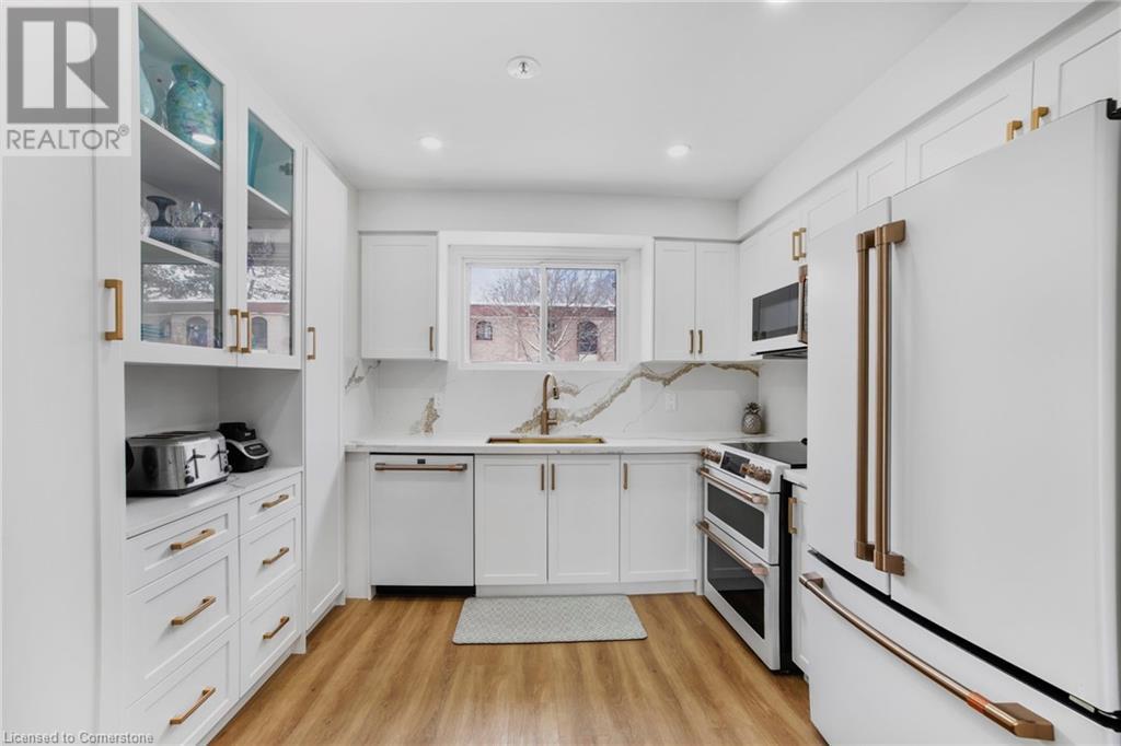 621 Francis Rd, Burlington, ON L7T 3X6