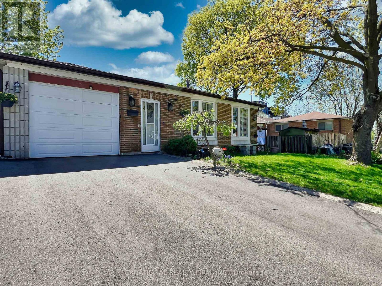 3602 Dunrankin Dr, Mississauga, ON L4T 1V9