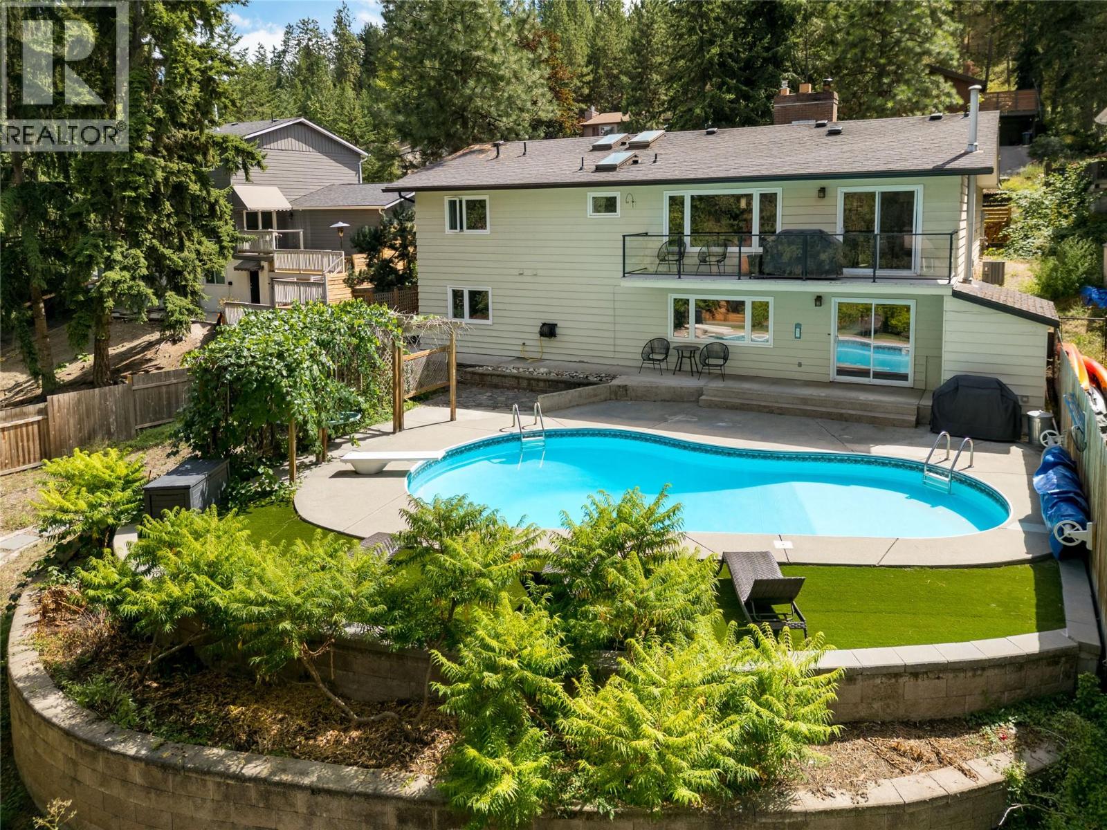 636 Thorneloe Rd, Kelowna, BC V1W 4P6