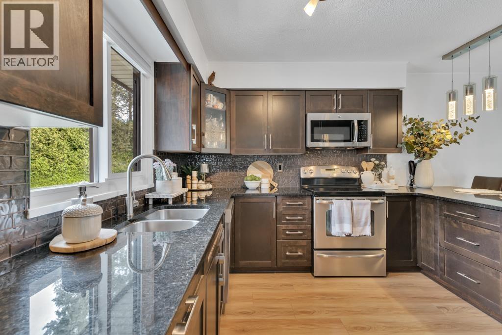 121 Avenue Unit 19360 #b, Pitt Meadows, BC V3Y 1J4