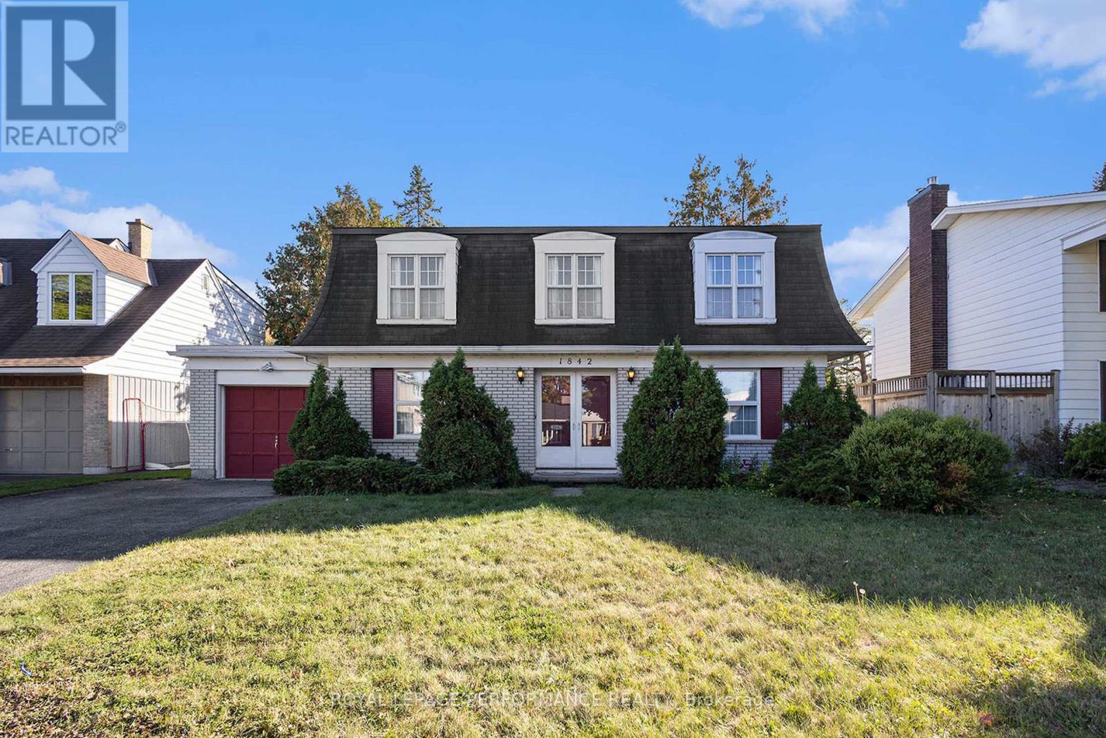 1842 Playfair Dr, Ottawa, ON K1H 5S1