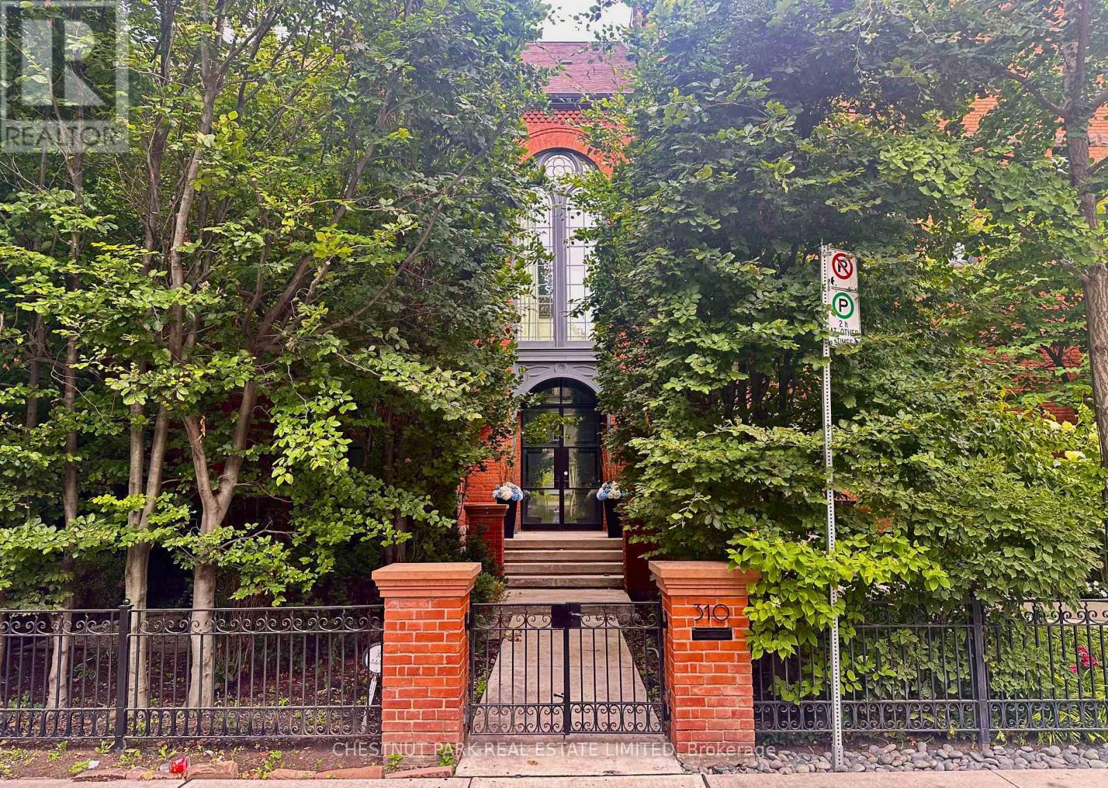 310 Palmerston Blvd, Toronto, ON M6G 2N5