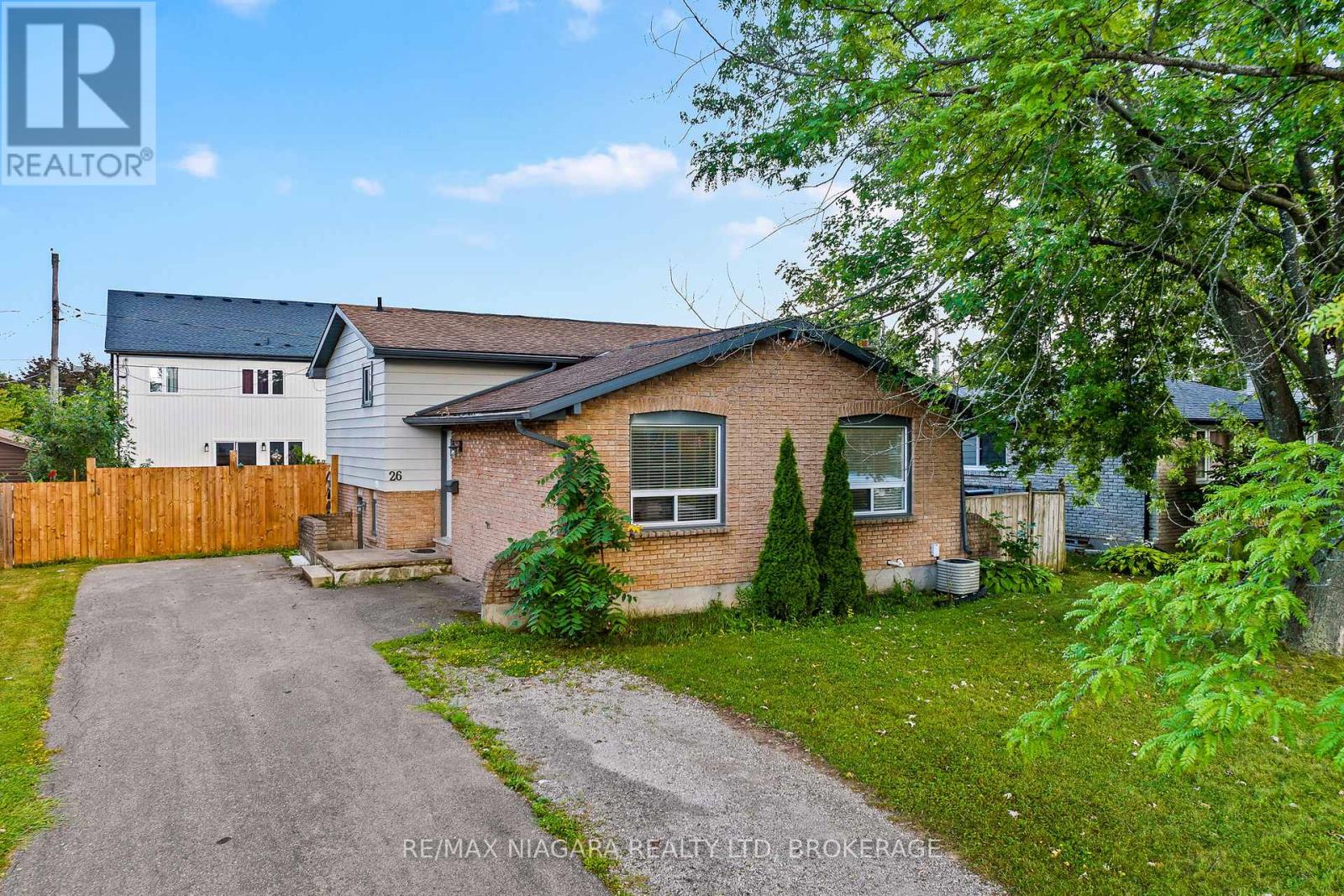 26 Colonial St, Welland, ON L3C 5W5