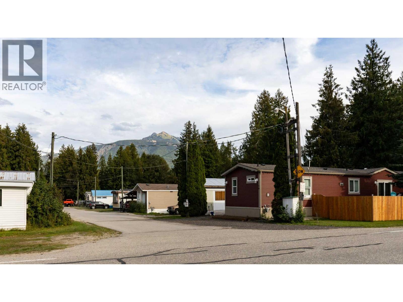 978 Lundell Rd, Revelstoke, BC V0E 2S0