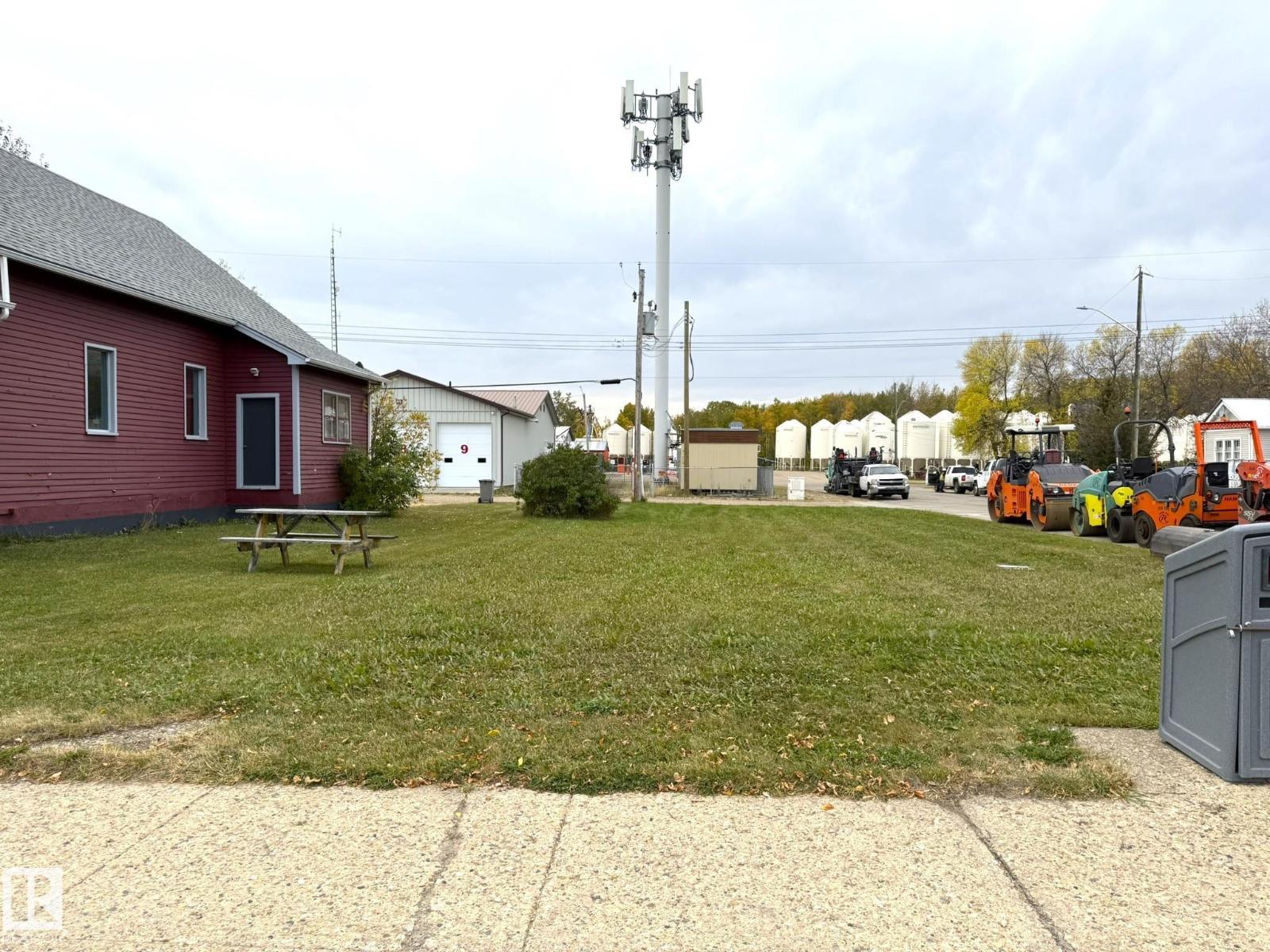 52 St Unit 5032, Warburg, AB T0C 2T0