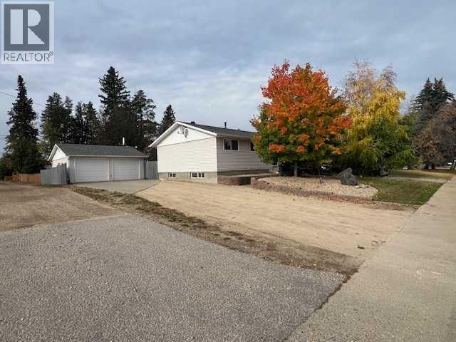 29 Athabasca Dr, Whitecourt, AB T7S 1H2