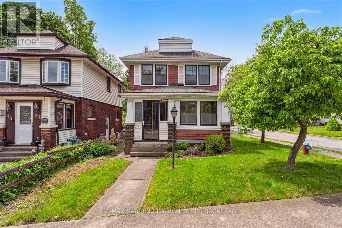 4372 Seneca St, Niagara Falls, ON L2E 1G6