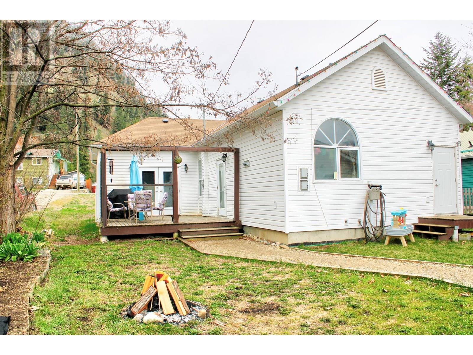1142 Thompson Ave, Chase, BC V0E 1M0