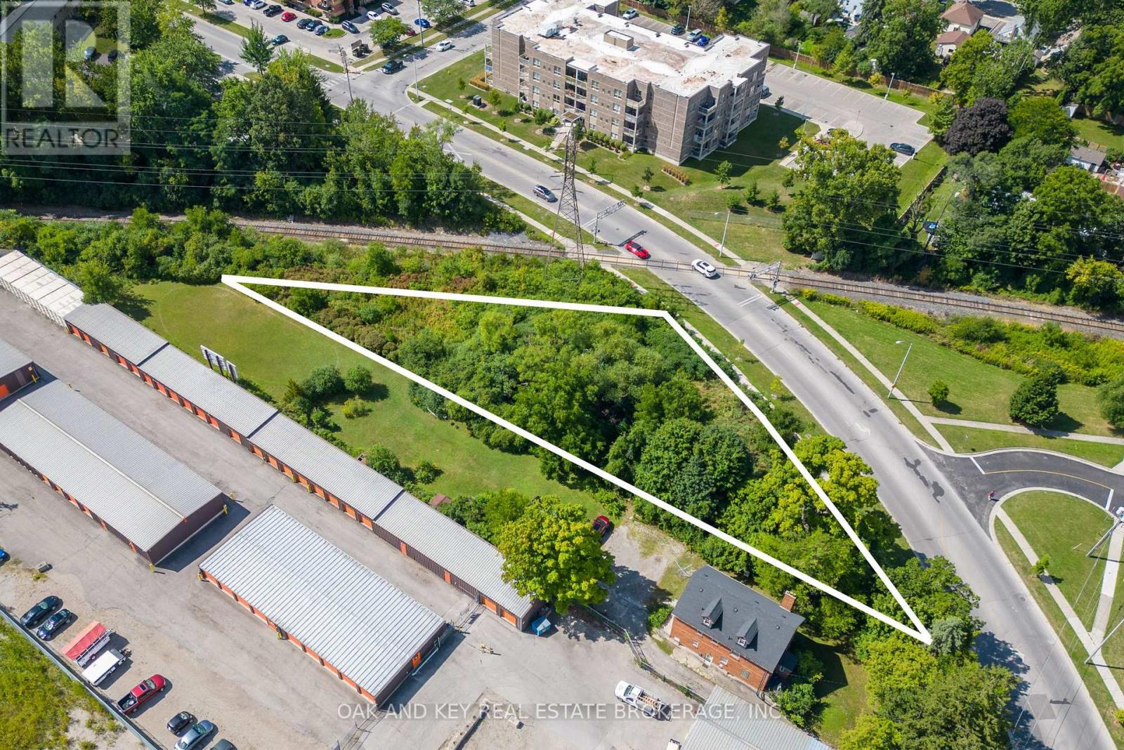 121 Thompson Rd, London, ON N5Z 2Y7