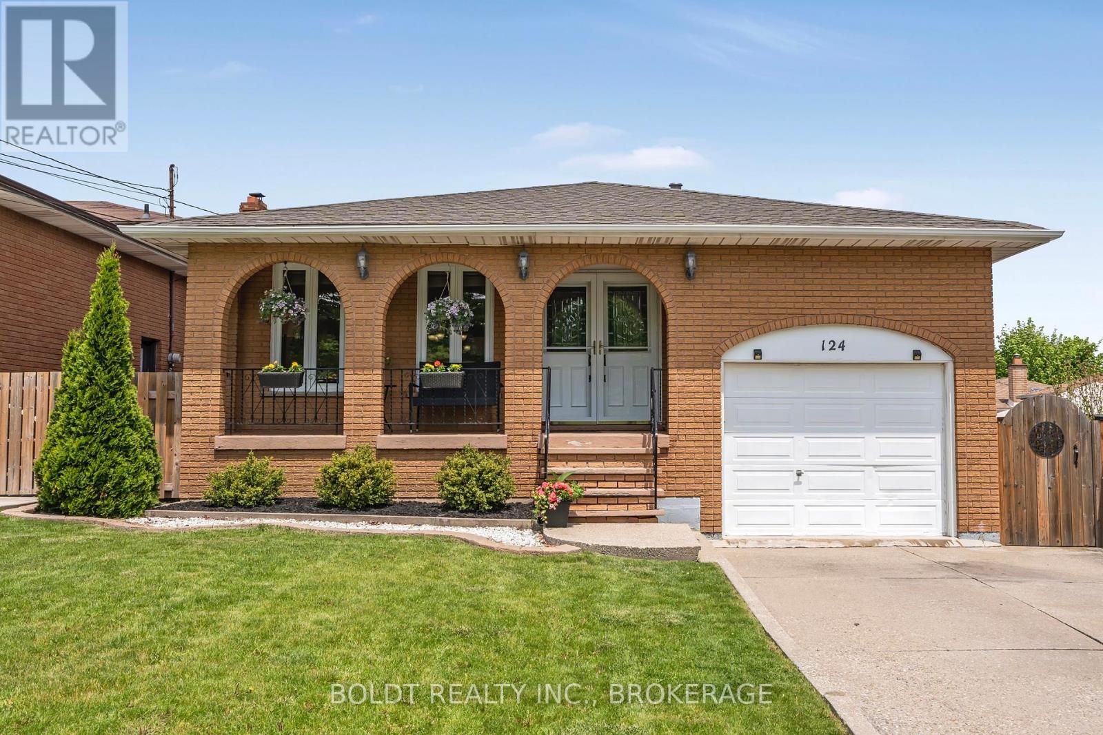 124 Quaker Cres, Hamilton, ON L8W 1H7